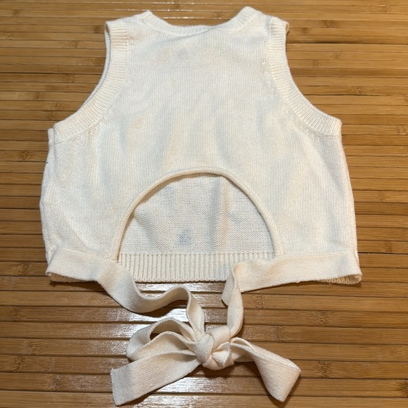 Divided Cream Knit Sweater Vest With Back Tie - Picture 4 of 5